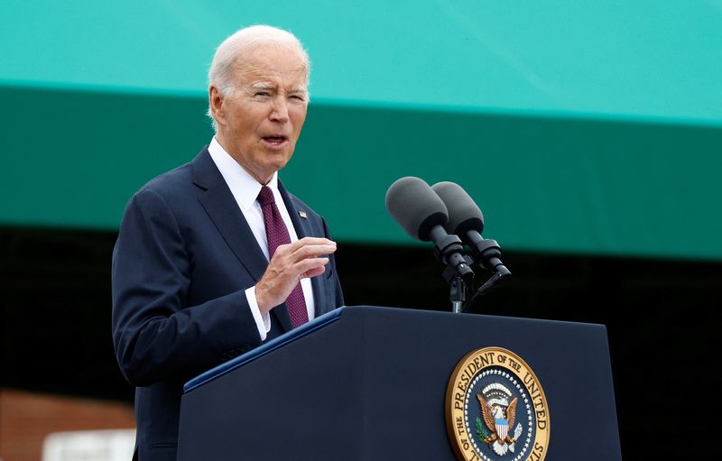 &copy; Reuters. U.S. President Joe Biden speaks on the day of the Armed Forces Farewell Tribute in honor of General Mark A. Milley, 20th Chairman of the Joint Chiefs of Staff and an Armed Forces Hail in honor of General Charles Q. Brown, Jr., the 21st Chairman of the Joi