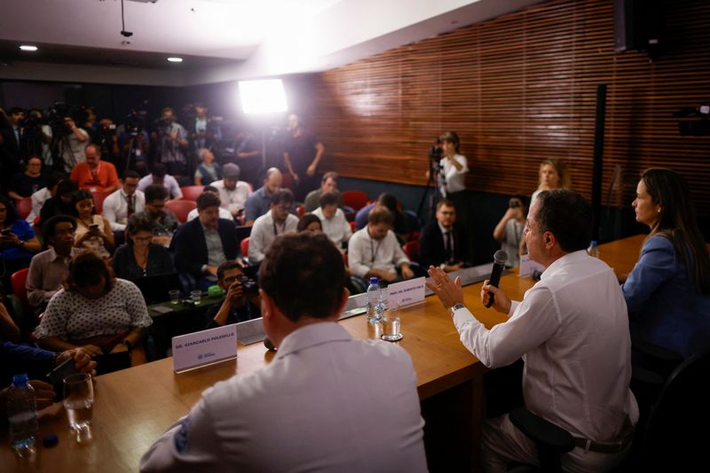 © Reuters. Entrevista coletiva de médicos após cirurgia de Lula
29/09/2023
REUTERS/Adriano Machado