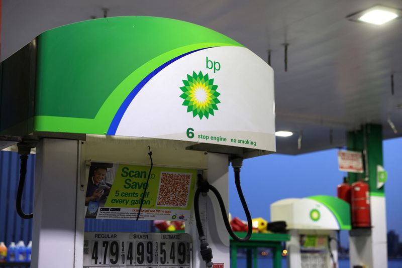 © Reuters. FILE PHOTO: The BP logo is seen on gasoline pumps at a BP gas station in Manhattan, New York City, U.S., November 24, 2021. REUTERS/Andrew Kelly/File Photo