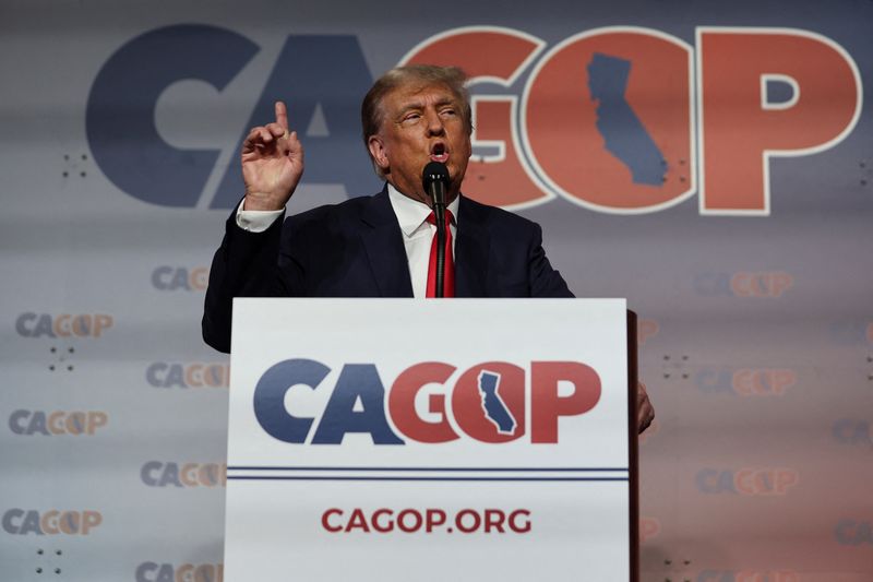 © Reuters. Former U.S. President and Republican presidential candidate Donald Trump speaks at the fall convention of the California Republican Party in Anaheim, California, U.S., September 29, 2023.  REUTERS/Mike Blake