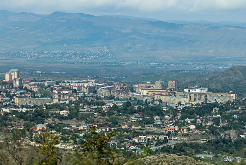 &copy; Reuters. منظر عام لمدينة ستيباناكيرت والمعروفة بخانكندي في أذربيجان عاصمة ناجورنو قرة باغ يوم الاثنين. تصوير: عزيز كريموف - رويترز.