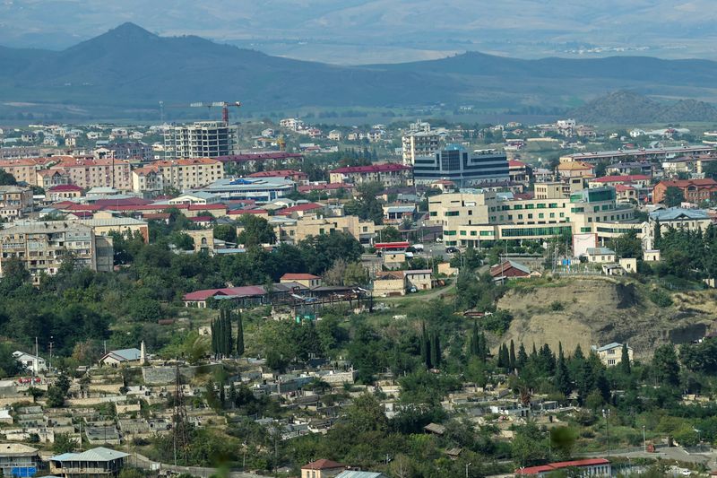&copy; Reuters. منظر عام لمدينة ستيباناكيرت المعروفة باسم خانكندي في أذربيجان في أعقاب عملية عسكرية نفذتها القوات المسلحة الأذربيجانية يوم الاثنين. تصوير: