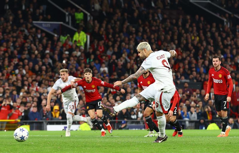 &copy; Reuters. Soccer Football - Champions League - Group A - Manchester United v Galatasaray - Old Trafford, Manchester, Britain - October 3, 2023 Galatasaray's Mauro Icardi misses from the penalty spot REUTERS/Carl Recine