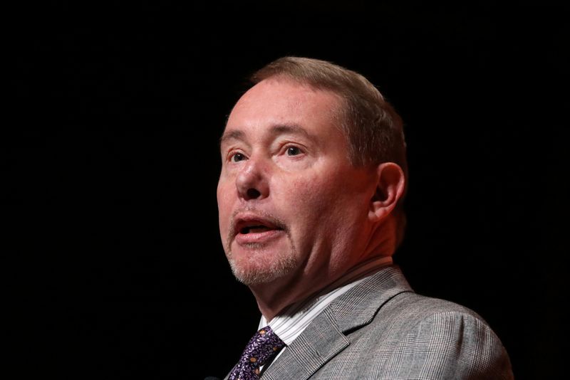 &copy; Reuters. FILE PHOTO: Jeffrey Gundlach, CEO of DoubleLine Capital LP, presents during the 2019 Sohn Investment Conference in New York City, U.S., May 6, 2019. REUTERS/Brendan McDermid/File Photo