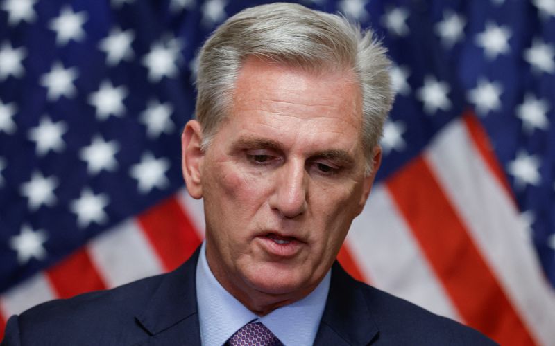 © Reuters. Former Speaker of the House Kevin McCarthy (R-CA) speaks to reporters after he was ousted from the position of Speaker by a vote of the House of Representatives at the U.S. Capitol in Washington, U.S. October 3, 2023. REUTERS/Jonathan Ernst