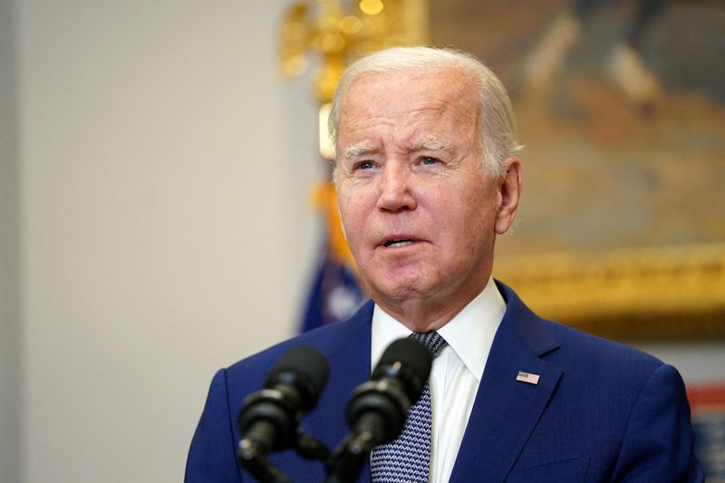 &copy; Reuters. FILE PHOTO: U.S. President Joe Biden makes a statement about the stopgap government funding bill passed by the U.S. House and Senate to avert a government shutdown at the White House in Washington, U.S., October 1, 2023. REUTERS/Bonnie Cash/File Photo