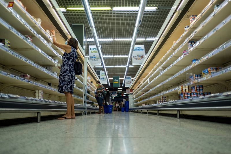 &copy; Reuters. A shopper faces partly empty shelves in a supermarket after a union strike disrupted the food distribution after unrest triggered by COVID-19 curbs in Shoelcher, Martinique November 29, 2021. REUTERS/Ricardo Arduengo/File Photo