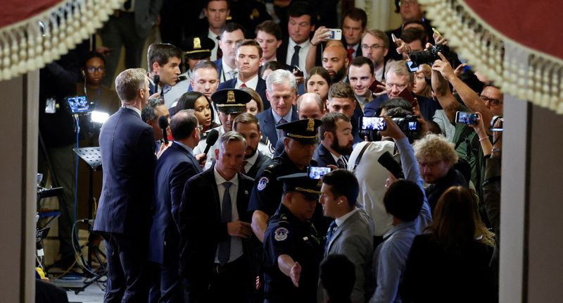 &copy; Reuters. U.S. House Speaker Kevin McCarthy (R-CA) walks back to the Speaker's office after a motion to vacate the chair of Speaker of the House and end McCarthy's continued leadership passed by a vote of 216-210, at the U.S. Capitol in Washington, U.S. October 3, 