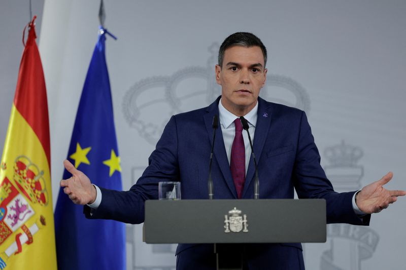 &copy; Reuters. FOTO DE ARCHIVO: El presidente del Gobierno español en funciones, Pedro Sánchez, habla durante una rueda de prensa en el Palacio de la Moncloa en Madrid, España, 3 de octubre de 2023. REUTERS/Susana Vera/Foto de archivo