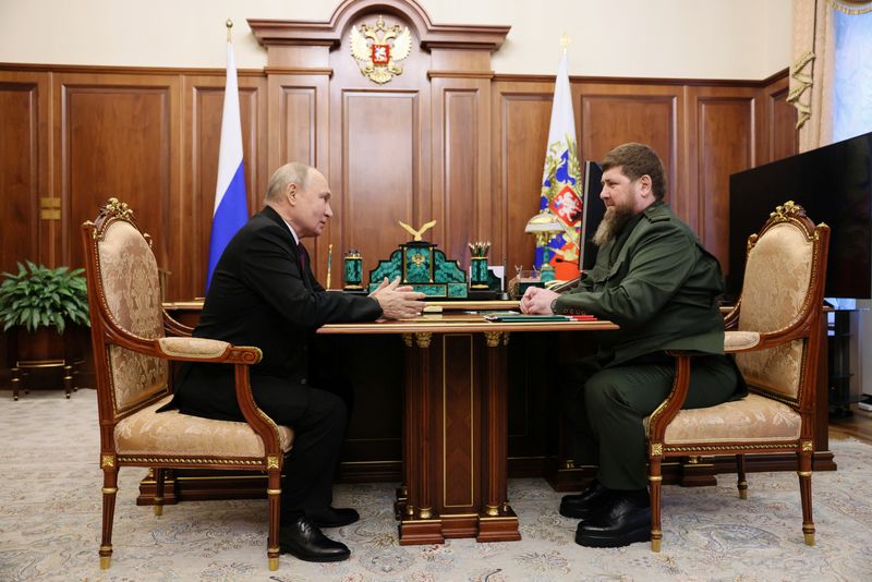 &copy; Reuters. Russian President Vladimir Putin attends a meeting with Chechen leader Ramzan Kadyrov in Moscow, Russia, September 28, 2023. Sputnik/Mikhail Metzel/Pool via REUTERS/ File Photo