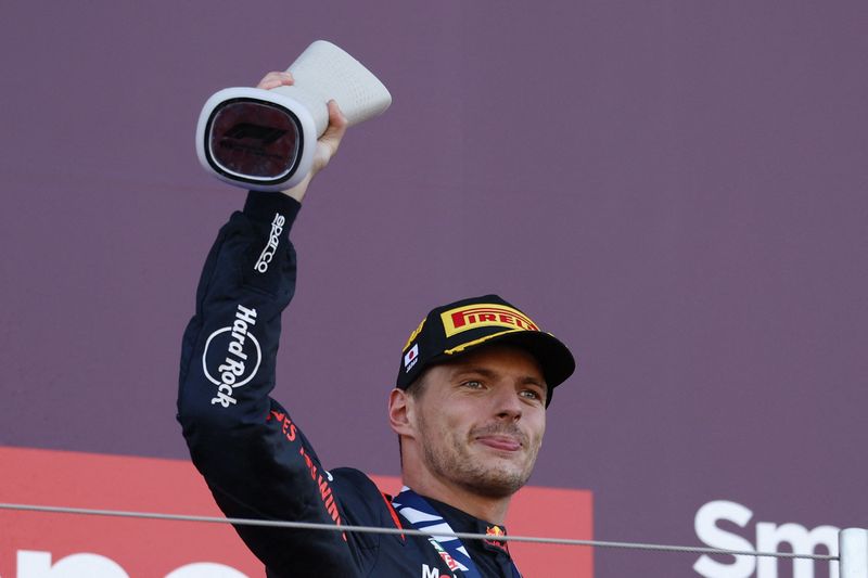 &copy; Reuters. Imagen de archivo del piloto holandés de Red Bull Max Verstappen celebra el triunfo en el Gran Premio de Japón de Fórmula Uno en el circuito de Suzuka, Japón. 24 septiembre 2023. REUTERS/Issei Kato