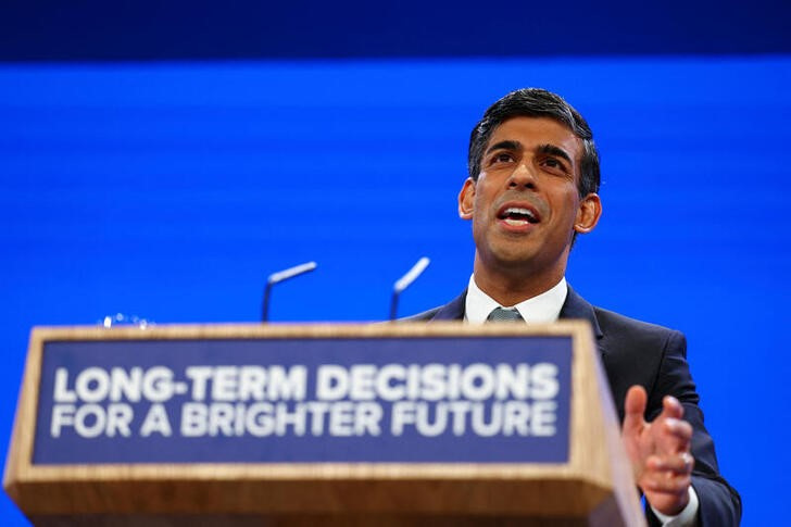 &copy; Reuters. El primer ministro británico, Rishi Sunak, habla durante la conferenia anual del Partido Conservador en Manchester, Reino Unido. 4 octubre 2023. REUTERS/Hannah McKay