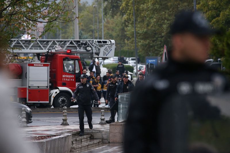 &copy; Reuters. Policiais perto do Ministério do Interior após ataque a bomba em Ancara
01/10/2023
REUTERS/Cagla Gurdogan