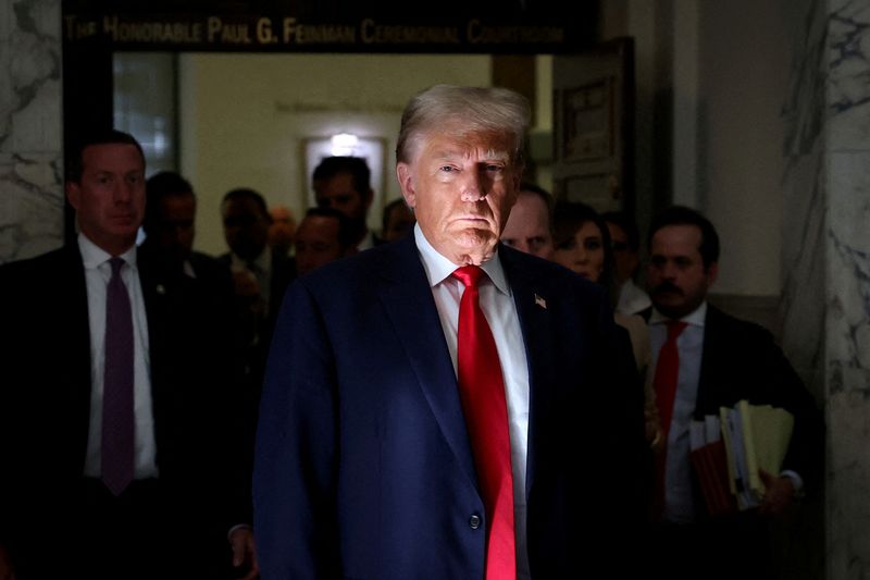 &copy; Reuters. Former U.S. President Donald Trump looks on during a break at a Manhattan courthouse as he attends trial in a civil fraud case brought by state Attorney General Letitia James against him, his adult sons, the Trump Organization and others in New York City,