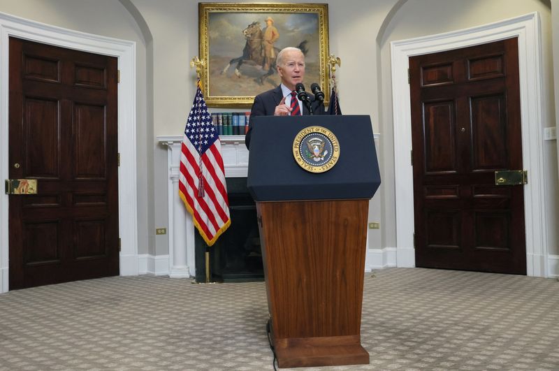 © Reuters. U.S. President Joe Biden speaks about student debt in the Roosevelt Room at the White House in Washington, U.S., October 4, 2023.REUTERS/Leah Millis