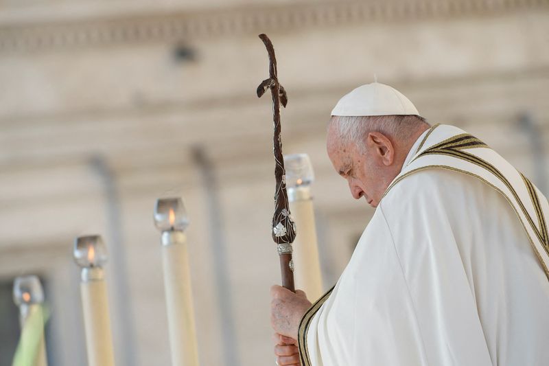 &copy; Reuters. Foto del miércoles del papa Francisco liderando una misa para inaugurar el Sínodo de la Iglesia Católuca en el Vaticano
Oct 4, 2023.    Vatican Media/­Handout via REUTERS    