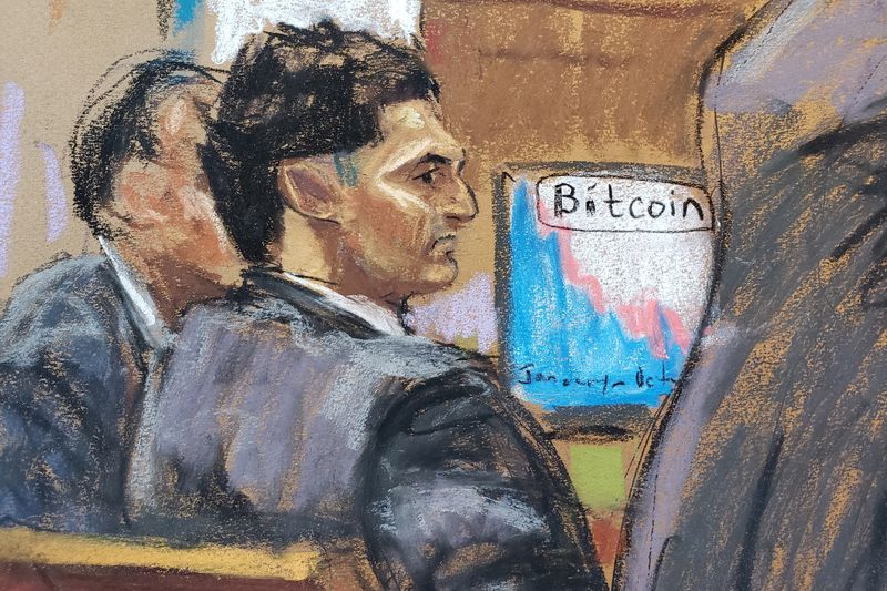 © Reuters. Sam Bankman-Fried watches as his defense lawyer Mark Cohen makes his opening remark in Bankman-Fried's fraud trial over the collapse of FTX, the bankrupt cryptocurrency exchange, at Federal Court in New York City, U.S., October 4, 2023 in this courtroom sketch. REUTERS/Jane Rosenberg