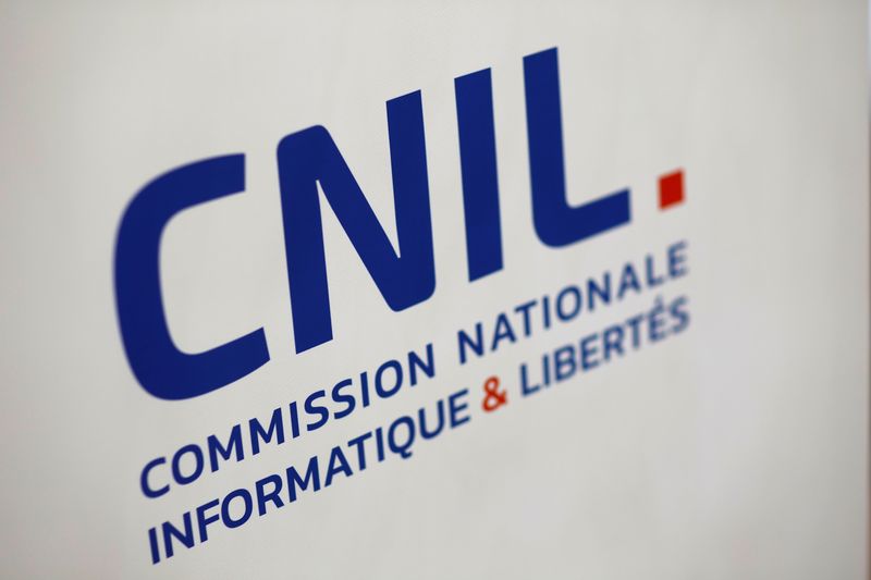 &copy; Reuters. Le logo de la CNIL (Commission nationale de l'informatique et des libertés) est visible lors d'une conférence de presse pour présenter le rapport annuel du régulateur à Paris, en France. /Photo prise le 11 mai 2022/REUTERS/Gonzalo Fuentes