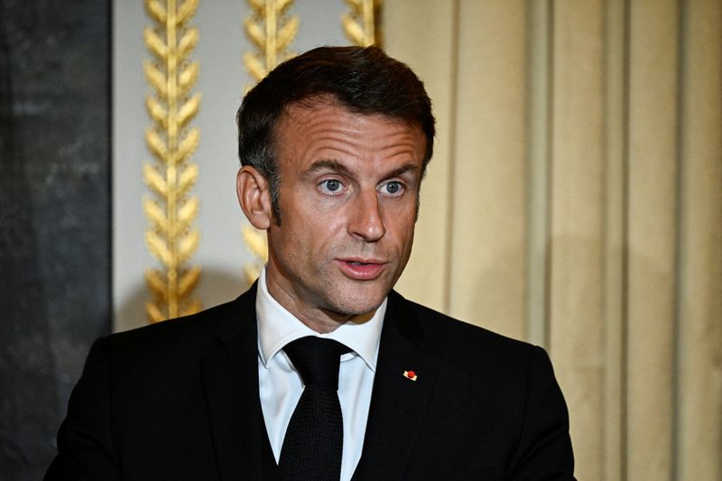 © Reuters. الرئيس الفرنسي إيمانويل ماكرون يحضر مؤتمرا صحفيا في باريس يوم الأربعاء. صورة لرويترز من ممثل لوكالات الأنباء. 