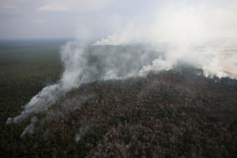 &copy; Reuters. Fumaça de queimadas na Amazônia perto de Tefé, no Amazonas
04/10/2023
REUTERS/Bruno Kelly