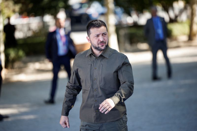 &copy; Reuters. El presidente de Ucrania, Volodímir Zelenski, asiste a la Cumbre de la Comunidad Política Europea en Granada, Andalucía, España. 5 de octubre de 2023. REUTERS/Juan Medina