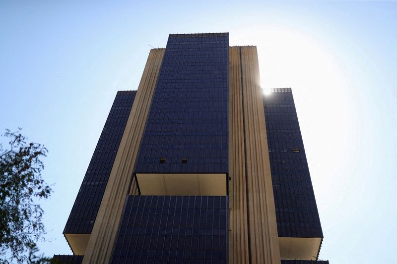 &copy; Reuters. FILE PHOTO: A view shows the headquarters of Brazil's central bank in Brasilia, Brazil August 25, 2021. REUTERS/Amanda Perobelli/File Photo