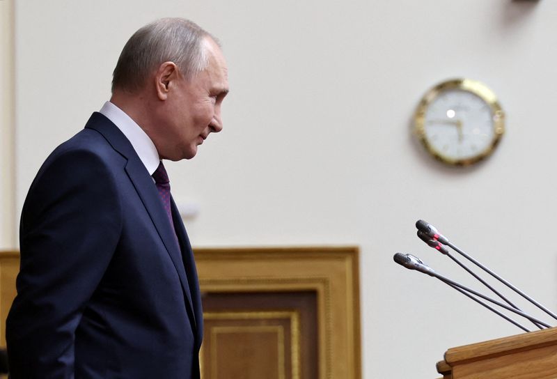 &copy; Reuters. FILE PHOTO: Russian President Vladimir Putin delivers a speech during а meeting of the Council of Legislators under Russia's Federal Assembly in Saint Petersburg, Russia April 28, 2023. Sputnik/Mikhail Klimentyev/Kremlin via REUTERS/File Photo