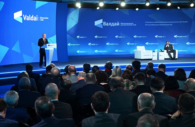 &copy; Reuters. الرئيس الروسي فلاديمير بوتين أثناء إلقاء كلمته السنوية في اجتماع نادي فالداي للحوار المنعقد في سوتشي بروسيا يوم الخميس. صورة لرويترز من وكا