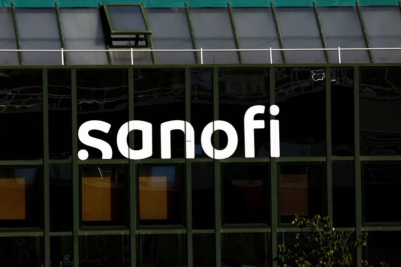 &copy; Reuters. FILE PHOTO: The logo of Sanofi is seen a the French drugmaker's vaccine unit Sanofi Pasteur plant in Marcy-l'Etoile, near Lyon, France, September 30, 2023. REUTERS/Gonzalo Fuentes/File Photo