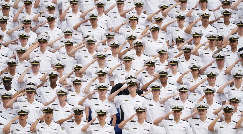 &copy; Reuters. Underclass midshipmen salute during the national anthem at the U.S. Naval Academy graduation and commissioning ceremony in Annapolis, Maryland, U.S., May 27, 2022.  REUTERS/Kevin Lamarque/File Photo