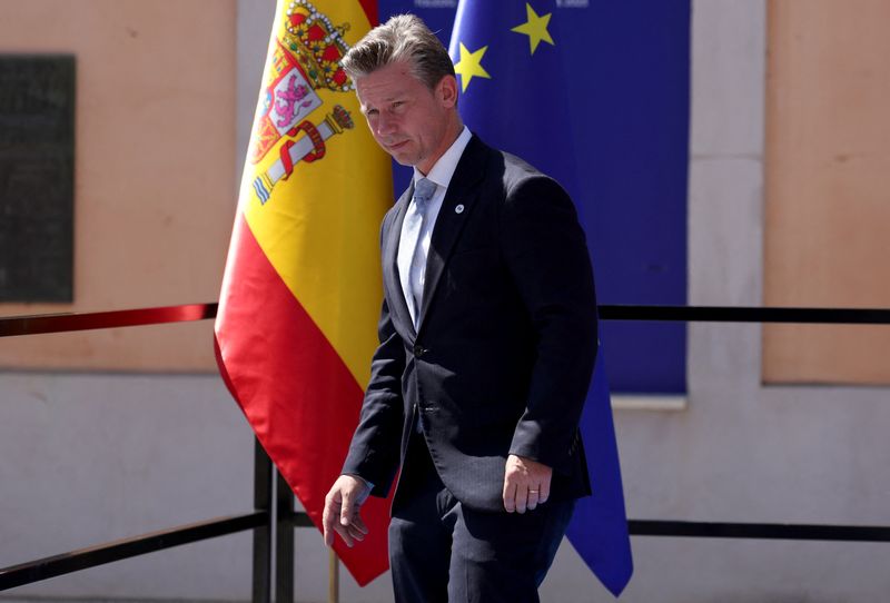 © Reuters. Swedish Defence Minister Pal Jonson walks to pose for a family photo with other attendees during the informal EU ministerial meeting on defence in Toledo, Spain August 30, 2023. REUTERS/Isabel Infantes/File photo