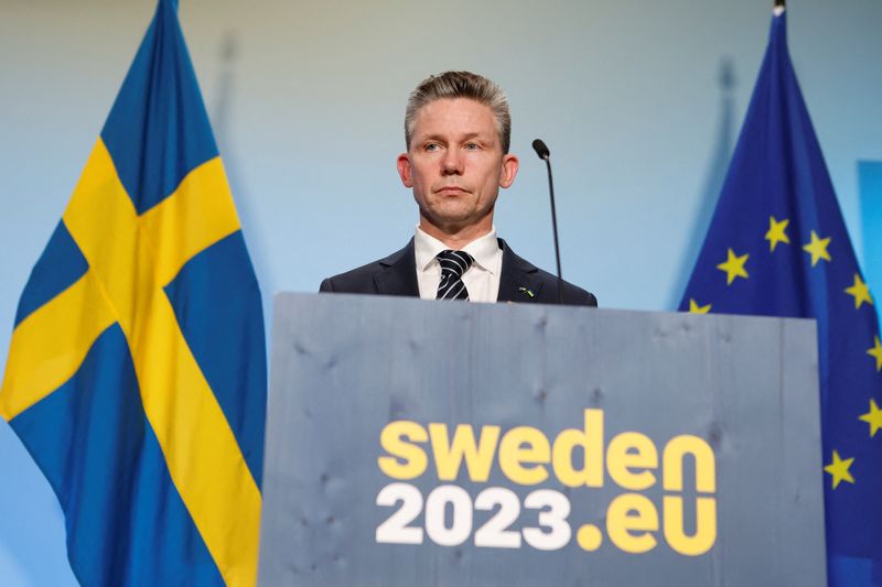 &copy; Reuters. وزير الدفاع السويدي بال جونسون خلال مؤتمر صحفي خارج ستوكهولم يوم الثامن من مارس آذار 2023. صورة لرويترز من وكالة أنباء تي. تي. يحظر إستخدام الص