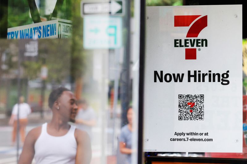 &copy; Reuters. FILE PHOTO: A 7-Eleven convenience store has a sign in the window reading "Now Hiring" in Cambridge, Massachusetts, U.S., July 8, 2022.   REUTERS/Brian Snyder/File Photo