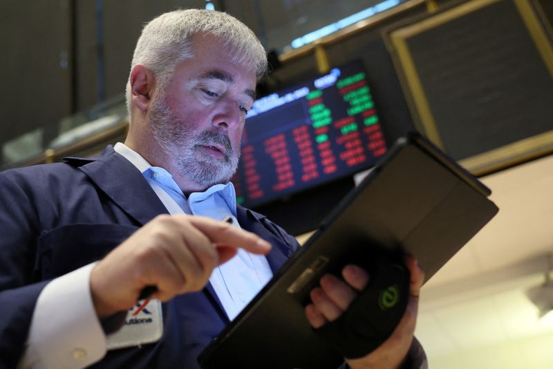 &copy; Reuters. Les traders travaillent à la Bourse de New York. /Photo prise le 26 septembre 2023/REUTERS/Brendan McDermid 