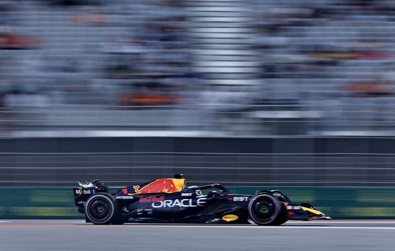 &copy; Reuters. El piloto de Red Bull Max Verstappen durante las prácticas para el Gran Premio de Qatar de Fórmula Uno, en el Lusail International Circuit, Lusail, Qatar - Octubre 6, 2023. REUTERS/Hamad I Mohammed