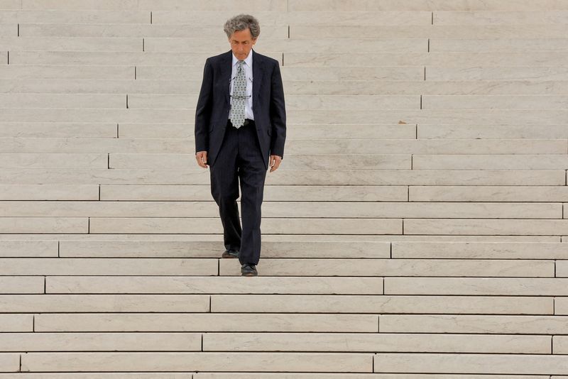 &copy; Reuters. FILE PHOTO: Anti-affirmative action activist Edward Blum departs after the U.S. Supreme Court heard appeals in two cases brought by an organization he founded on the legality of race-conscious admissions policies involving Harvard University and the Unive