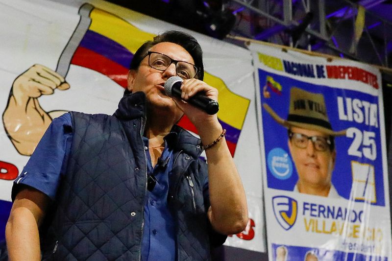 © Reuters. FILE PHOTO: Ecuadorean presidential candidate Fernando Villavicencio speaks during a campaign rally in Quito, Ecuador August 9, 2023. REUTERS/Karen Toro/File Photo