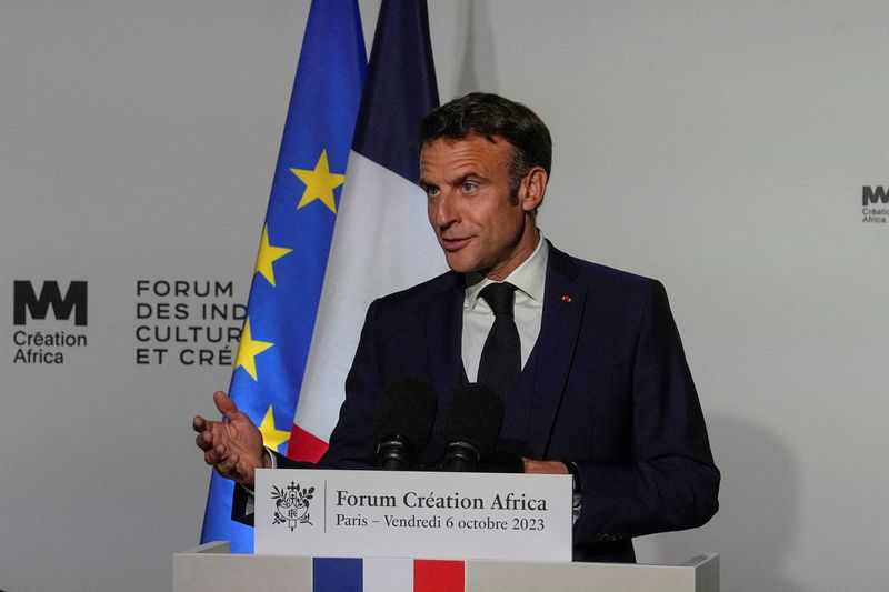 &copy; Reuters. الرئيس الفرنسي إيمانويل ماكرون يتحدث في باريس يوم الجمعة. صورة لرويترز من ممثل لوكالات الأنباء.