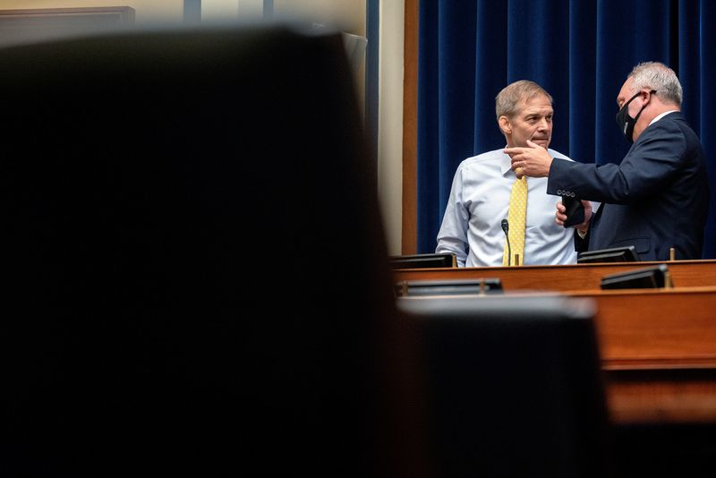 © Reuters. U.S. Representative Steve Scalise (R-LA) speaks with U.S. Rep. Jim Jordan (R-OH) during a House Select Subcommittee on the Coronavirus Crisis hearing on Capitol Hill in Washington, U.S., May 19, 2021. Stefani Reynolds/Pool via REUTERS