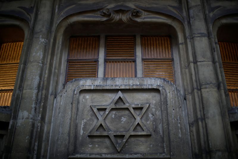 &copy; Reuters. واجهة معبد يهودي في باريس في صورة من أرشيف رويترز.