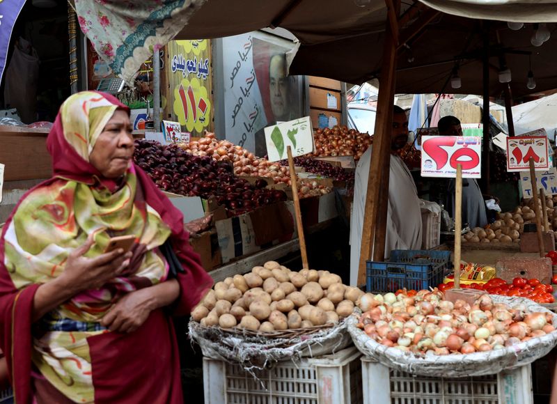 Inflation in Egypt is expected to rise to 37.6% in September