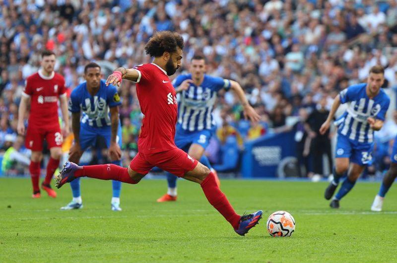 &copy; Reuters. لاعب ليفربول محمد صلاح يسجل الهدف الثاني لفريقه عبر ركلة جزاء في مباراة أمام برايتون آند هوف ألبيون بالدوري الإنجليزي الممتاز لكرة القدم في