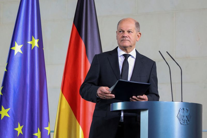 &copy; Reuters. German Chancellor Olaf Scholz comments on the situation in the Middle East, one day after Hamas' attacks on Israel, in the chancellery, Berlin, Germany, October 8, 2023.   REUTERS/Liesa Johannssen