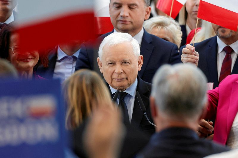 &copy; Reuters. The leader of Poland's ruling Law and Justice (PiS) party, Jaroslaw Kaczynski, speaks during an election convention in Jasionka, Poland, October 8, 2023. Patryk Ogorzalek/Agencja Wyborcza.pl via REUTERS.
