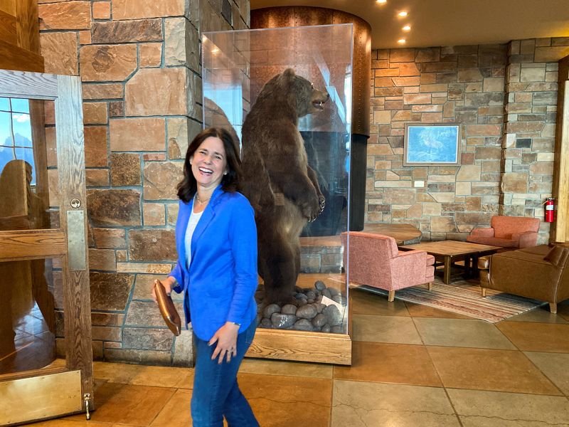 © Reuters. FILE PHOTO: Federal Reserve Bank of Dallas President Lorie Logan walks to the opening dinner of the Kansas City Fed's annual economic symposium in Jackson Hole, Wyoming, U.S., August 24, 2023. REUTERS/Ann Saphir/File Photo