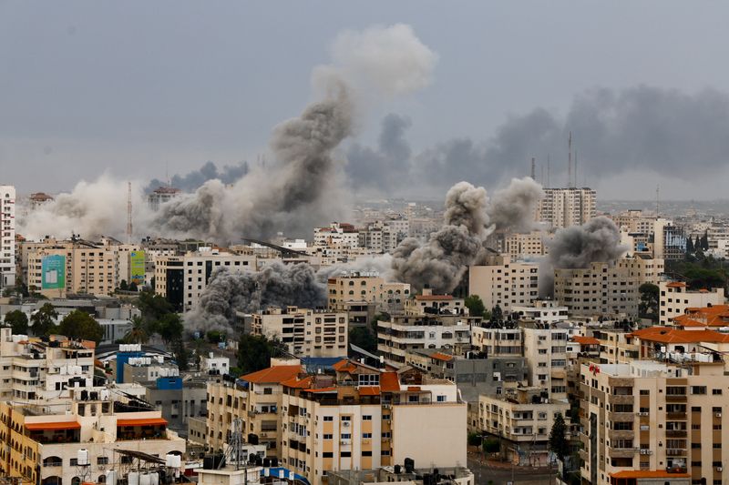 &copy; Reuters. Vista geral mostra fumaça subindo após ataques israelenses em Gaza
09/10/2023
REUTERS/Mohammed Salem