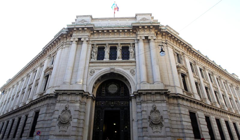 &copy; Reuters. FILE PHOTO: The Bank of Italy building is seen downtown Milan, November 25, 2011. REUTERS/Stefano Rellandini/File Photo