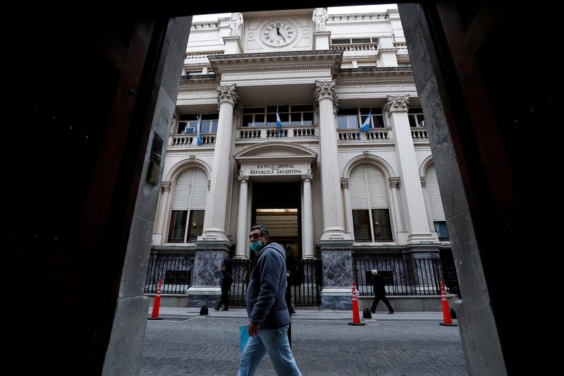 &copy; Reuters. FILE PHOTO: A man walks past the facade of Argentina’s Central Bank, in Buenos Aires’ financial district, Argentina, July 4, 2022. REUTERS/Agustin Marcarian/File Photo