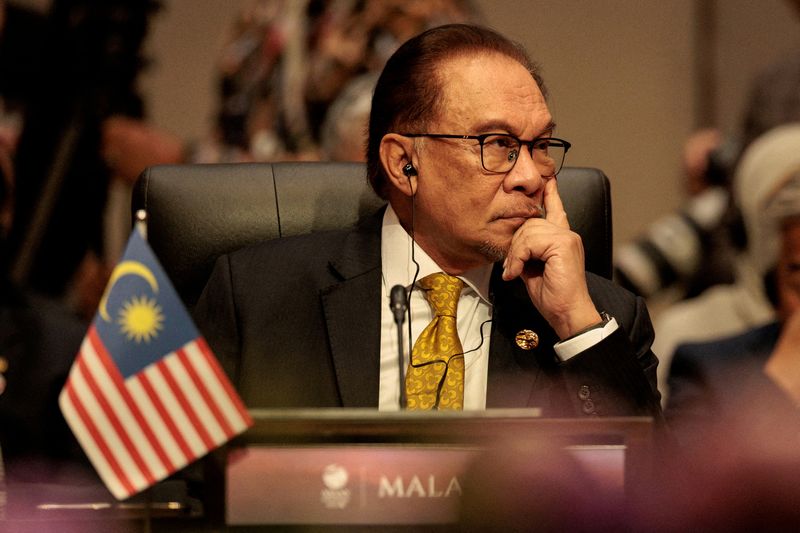 &copy; Reuters. FILE PHOTO: Malaysia's Prime Minister Anwar Ibrahim attends the 26th ASEAN-China Summit at the 43rd ASEAN Summit in Jakarta, Indonesia, on September 6, 2023. Yasuyoshi Chiba/Pool via REUTERS/File Photo