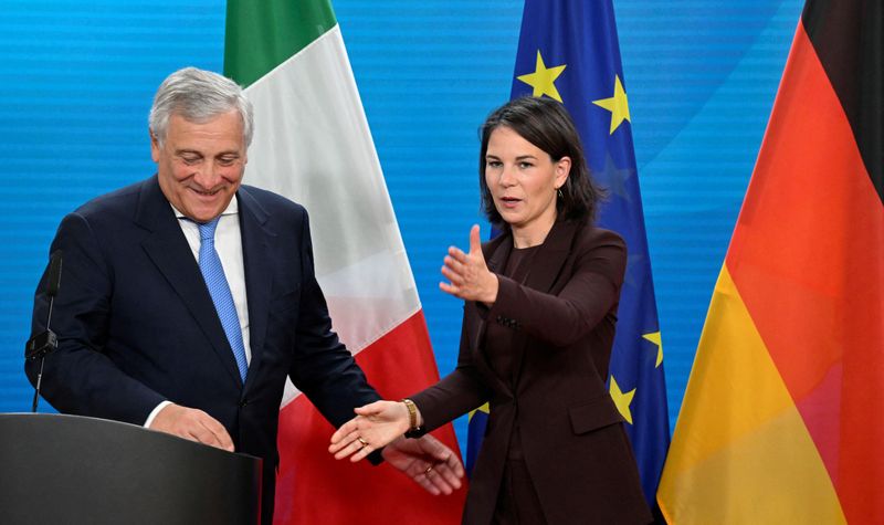 &copy; Reuters. La ministra degli esteri tedesca Annalena Baerbock e la controparte italiana Antonio Tajani al termine di una conferenza stampa a Berlino, Germania, 28 settembre 2023. Tobias Schwarz/Pool via REUTERS